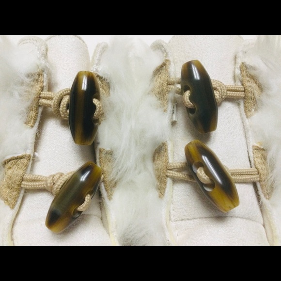 ADORABLE GYMBOREE MUK LUK FAUX FUR INFANT BOOTS - Picture 3 of 8